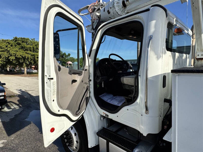 2017 Freightliner M2 106