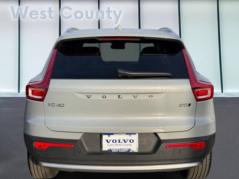 2025 Volvo XC40 B5 Core Bright Theme