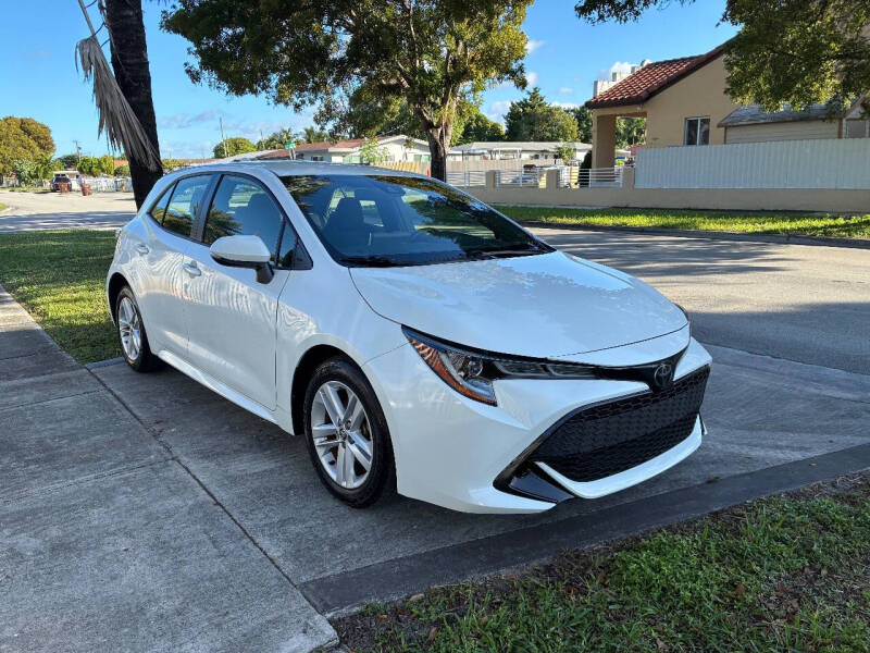 2020 Toyota Corolla Hatchback SE's photo