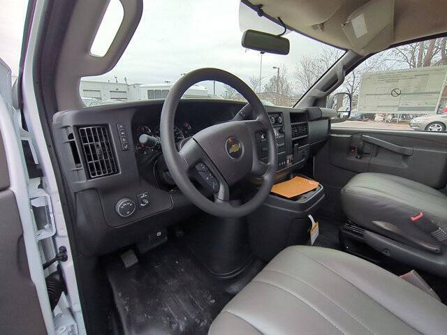 2025 Chevrolet Express 2500