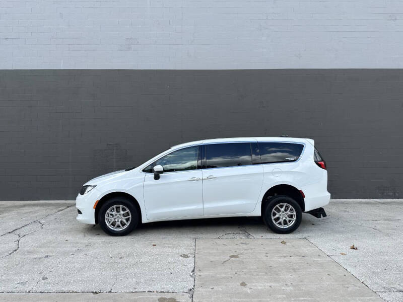 2023 Chrysler Voyager LX