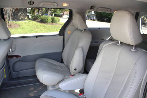 2013 Toyota Sienna XLE 7-Passenger Auto Access Seat