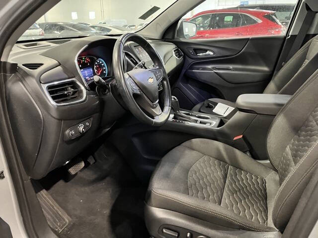 Used 2020 Chevrolet Equinox LT with VIN 2GNAXJEV8L6235808 for sale in Peoria, AZ