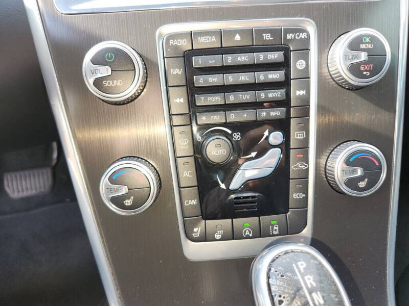 2016 Volvo XC60 T5 Drive-E Platinum