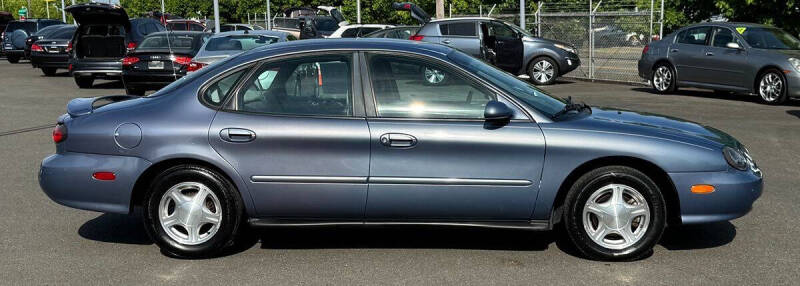 1999 Ford Taurus SE