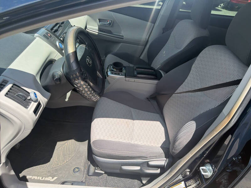 2017 Toyota Prius v Two