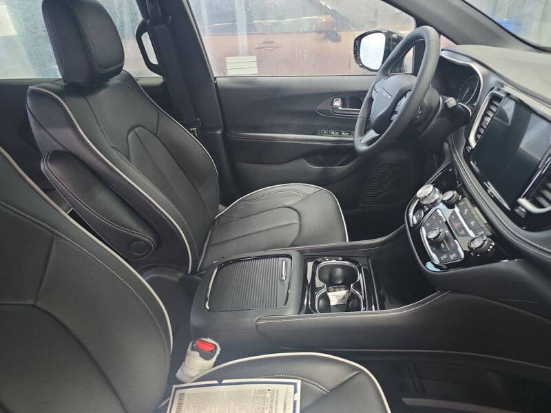 2027 Chrysler Pacifica Limited