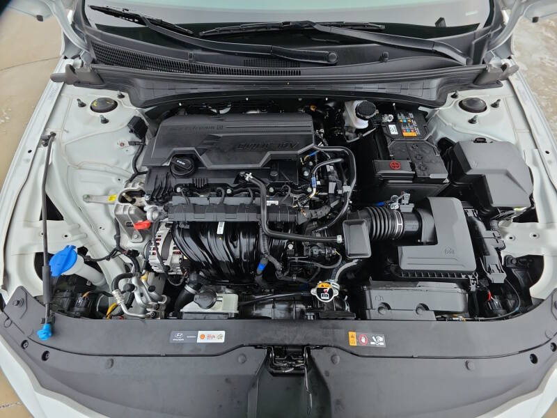 2024 Hyundai Elantra SE