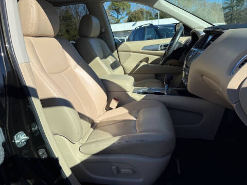 2017 Nissan Pathfinder SL