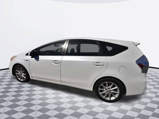 2013 Toyota Prius v Five