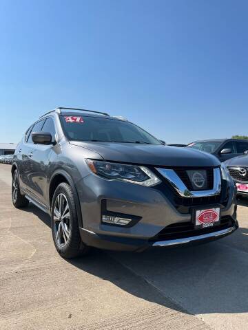 2017 Nissan Rogue for sale at UNITED AUTO INC in South Sioux City NE