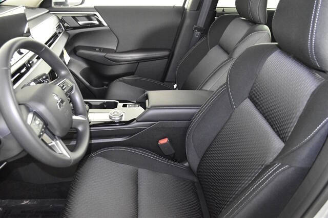 2025 Mitsubishi Outlander ES