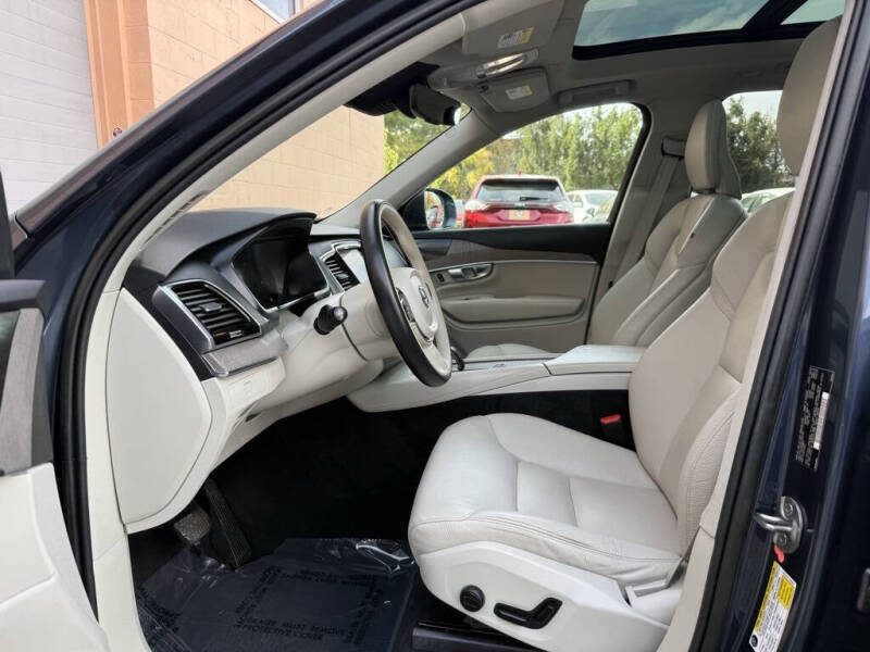 2023 Volvo XC90 B5 Plus Bright Theme