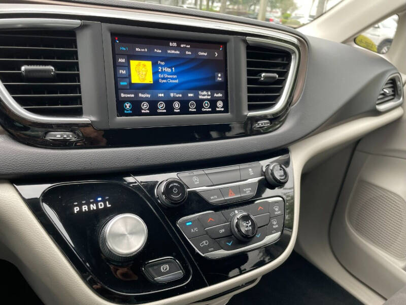 2021 Chrysler Voyager LX