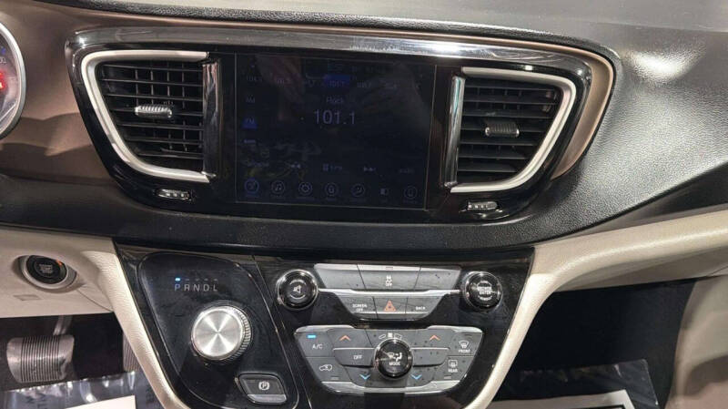 2017 Chrysler Pacifica Touring