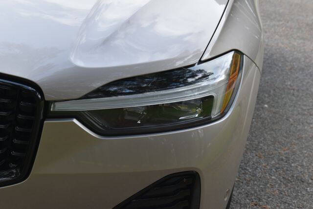 2025 Volvo XC60 T8 Plus Dark Theme