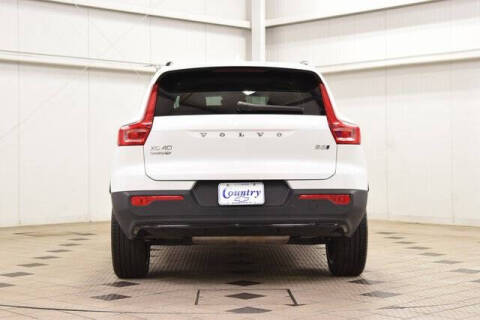 2025 Volvo XC40 B5 Plus Dark Theme