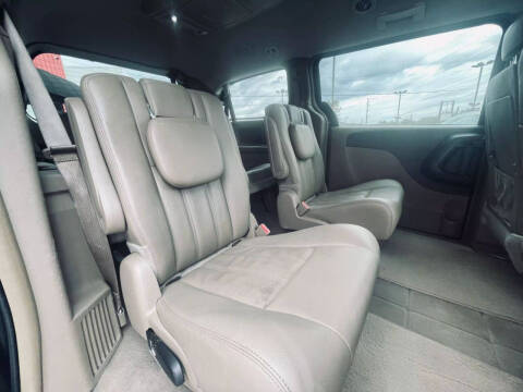 2016 Chrysler Town and Country Touring