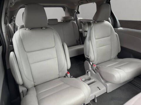 2020 Toyota Sienna XLE Premium 8-Passenger
