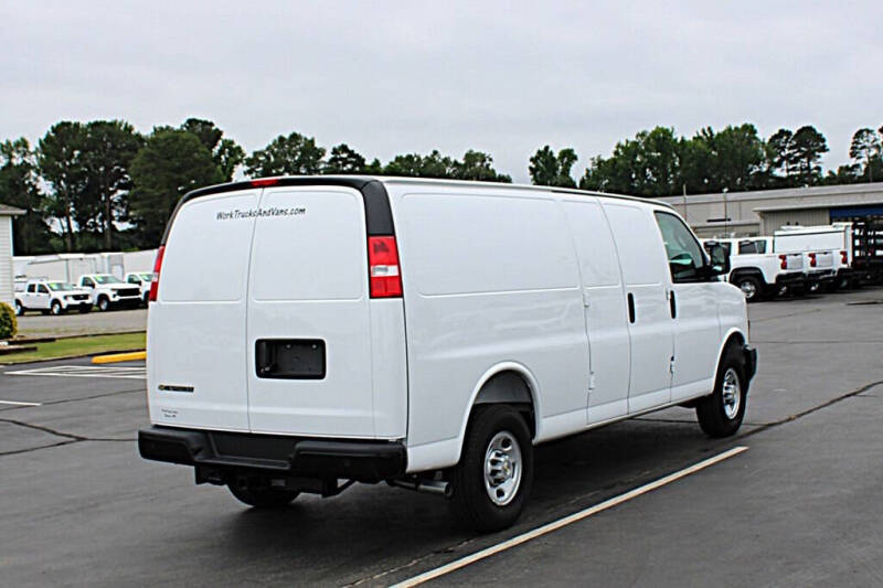 2025 Chevrolet Express 2500