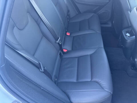 2025 Volvo XC60 B5 Plus Dark Theme