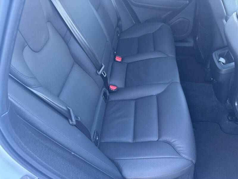 2025 Volvo XC60 B5 Plus Dark Theme