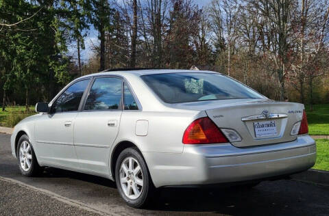 2002 Toyota Avalon for sale at CLEAR CHOICE AUTOMOTIVE in Milwaukie OR