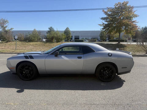 2016 Dodge Challenger SXT Plus