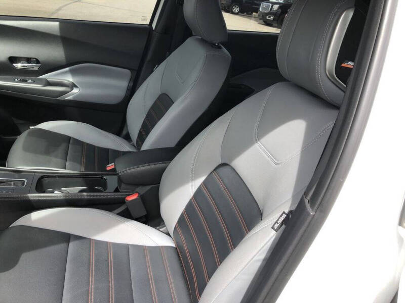 2023 Nissan Kicks SR
