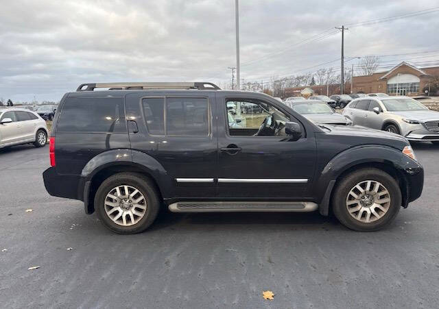 2011 Nissan Pathfinder LE