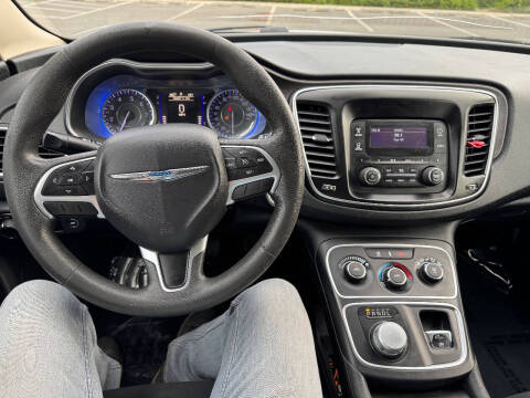 2016 Chrysler 200 LX