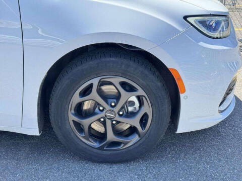 2024 Chrysler Pacifica Plug-In Hybrid Select