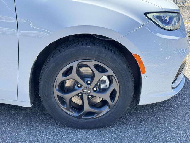 2024 Chrysler Pacifica Plug-In Hybrid Select