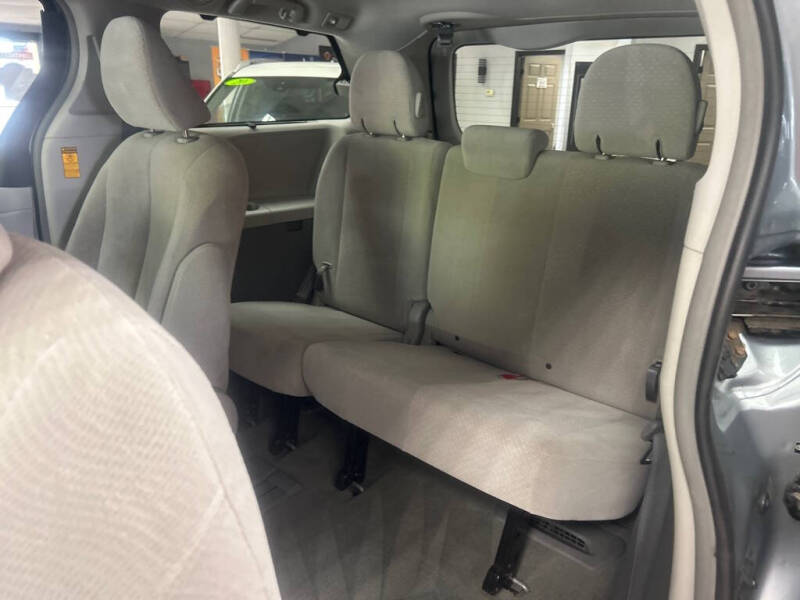 2014 Toyota Sienna LE 8-Passenger