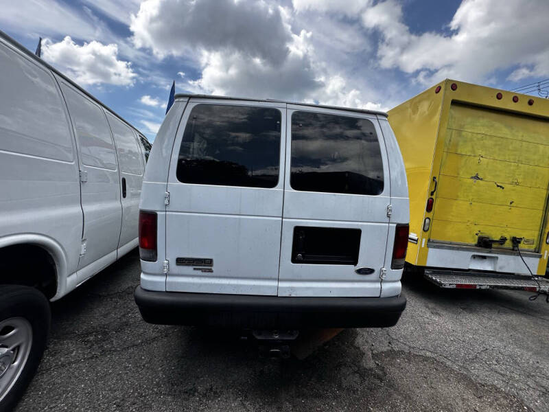 2008 Ford E-Series E-350 SD XLT