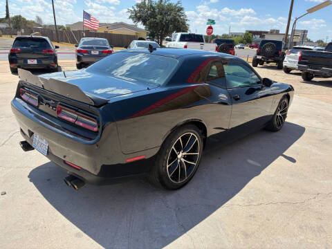 2016 Dodge Challenger 392 HEMI Scat Pack Shaker