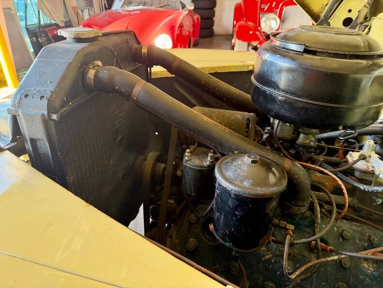 1948 Ford Super Deluxe