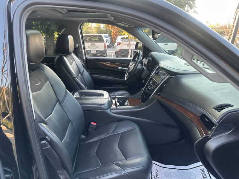 2016 Cadillac Escalade Luxury Collection