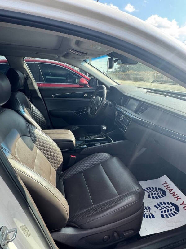 2017 Kia Cadenza Limited