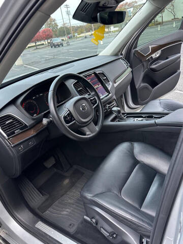 2016 Volvo XC90 T6 Momentum