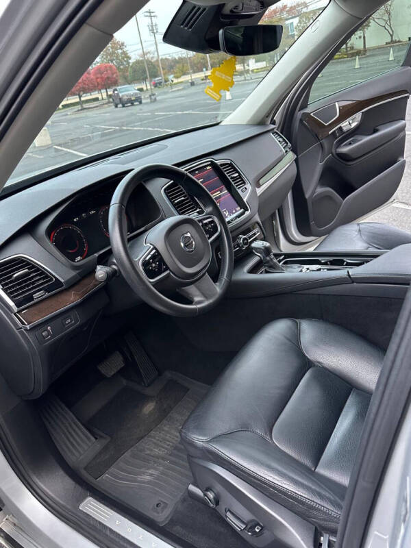 2016 Volvo XC90 T6 Momentum