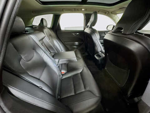 2023 Volvo XC60 B5 Plus Dark Theme