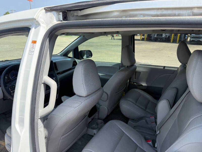2015 Toyota Sienna XLE 8-Passenger