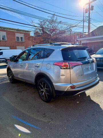 2017 Toyota RAV4 Hybrid SE