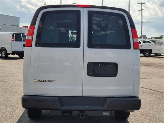 2025 Chevrolet Express 2500