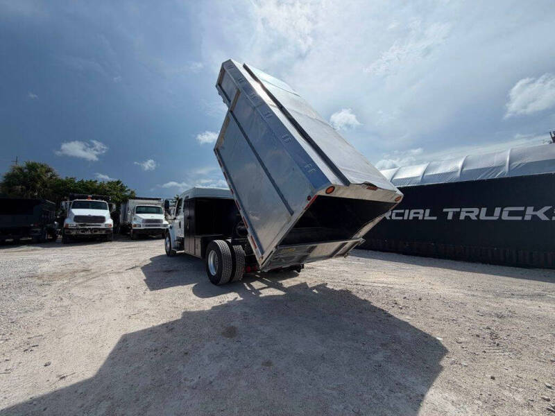 2007 Freightliner M2 106