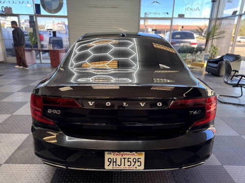 2017 Volvo S90 T6 Momentum