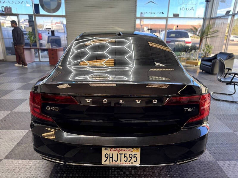 2017 Volvo S90 T6 Momentum