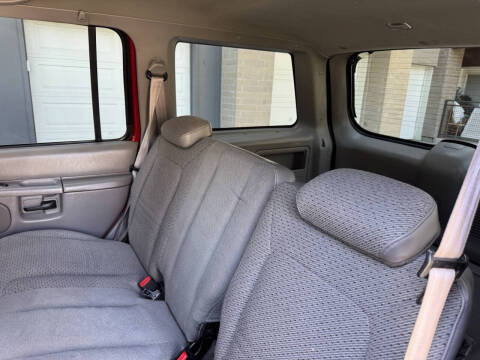 2000 Ford Explorer XLS