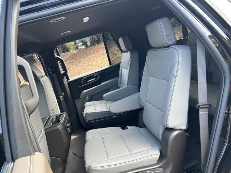 2025 GMC Yukon Elevation